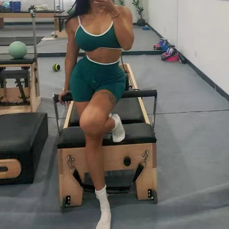 Ensemble de Fitness Femme – Brassière & Short de Sport