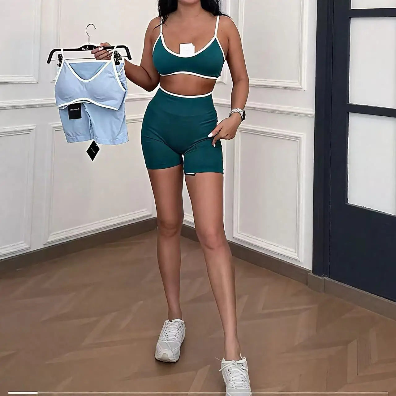 Ensemble de Fitness Femme – Brassière & Short de Sport