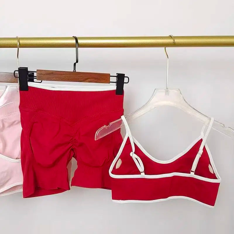Ensemble de Fitness Femme – Brassière & Short de Sport